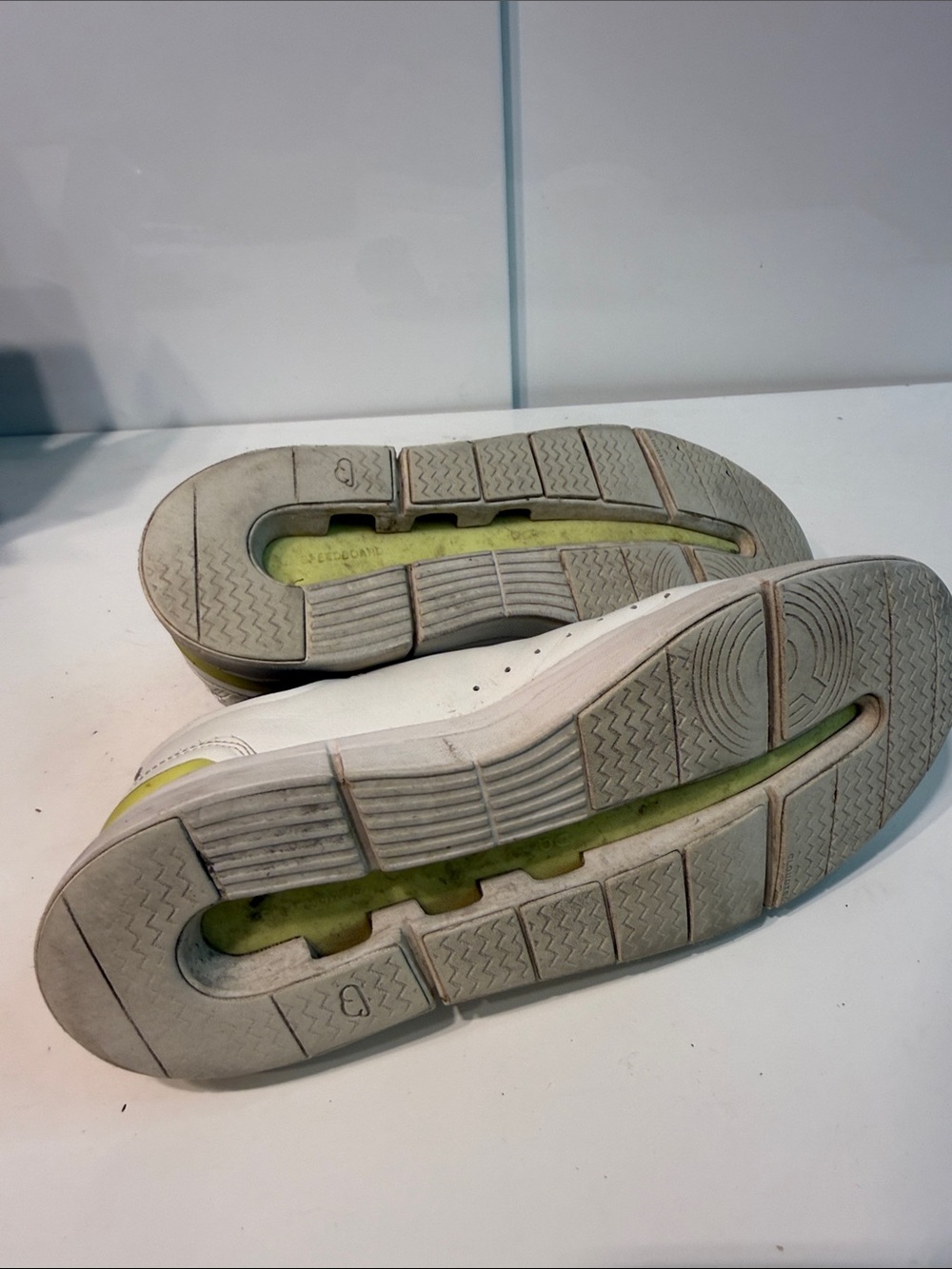 Used On Cloud Low-Top Leather Sneakers in White men’s 8.5 - Picture 7 of 7